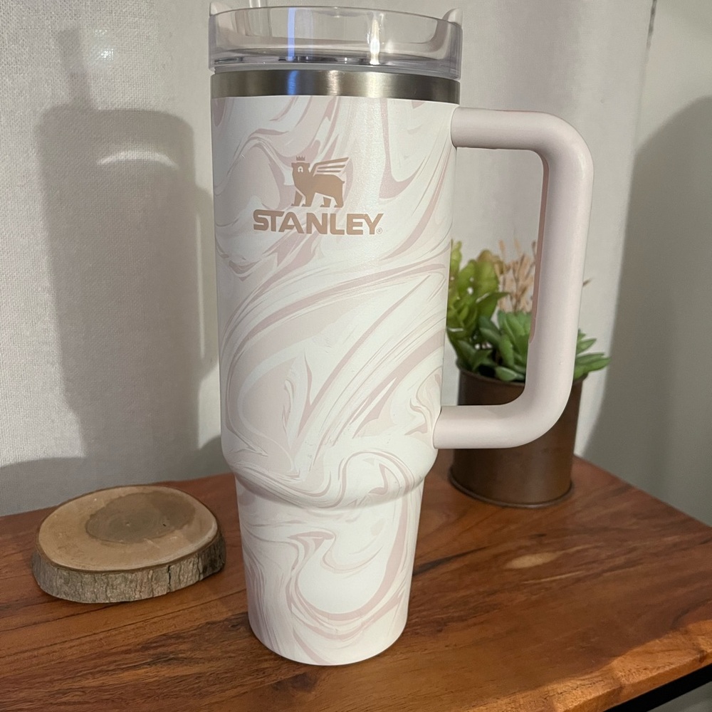 30oz rose quartz swirl stanley lightly used